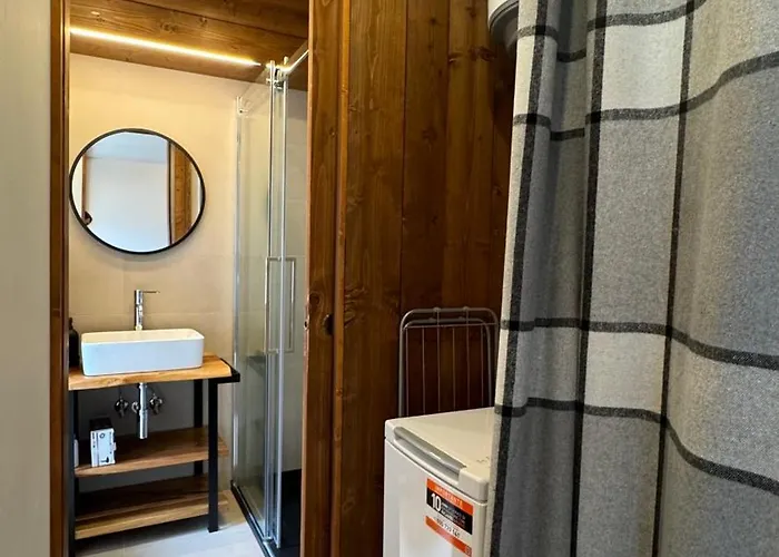 Hostdomus- Bear アパート